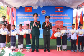 Vietnam, Laos strengthen border defence friendship