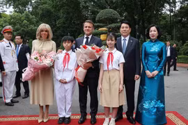Welcome ceremony for French President on State visit to Vietnam