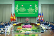 Vietnamese, Cambodian PMs hold talks in Phnom Penh