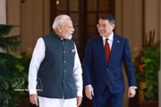 Prime Minister Le Minh Hung meets Indian counterpart Narendra Modi