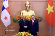 Top leader holds talks with Panama President 