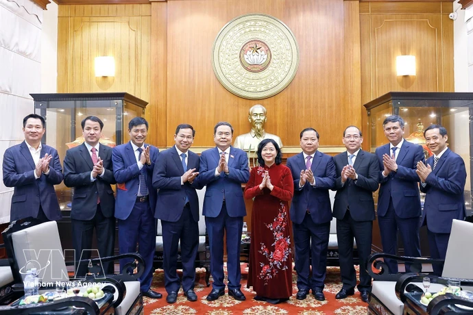 National Assembly Chairman Tran Thanh Man (fifth from left) extends Tet greetings to the Vietnam Fatherland Front Central Committee (Photo: VNA)