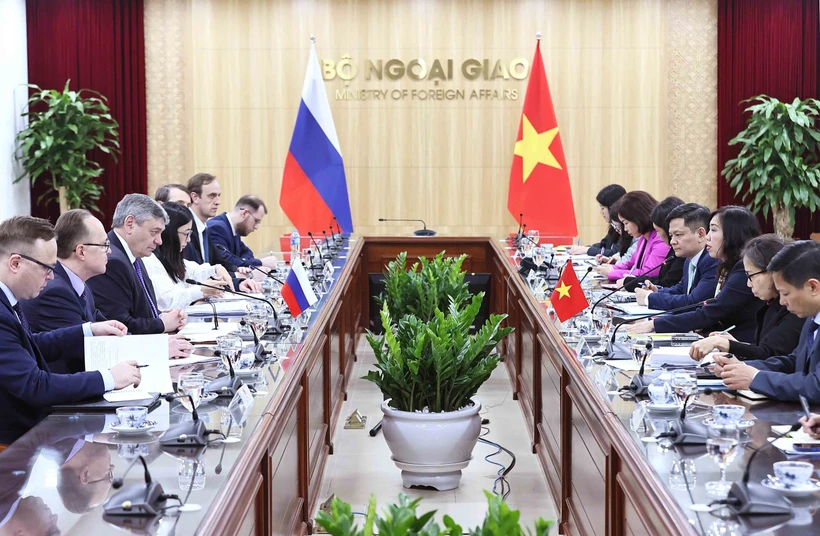 Deputy Foreign Minister Le Thi Thu Hang and her Russian counterpart A. Rudenko co-chair a political consultation in Hanoi on February 21. (Photo: VNA)