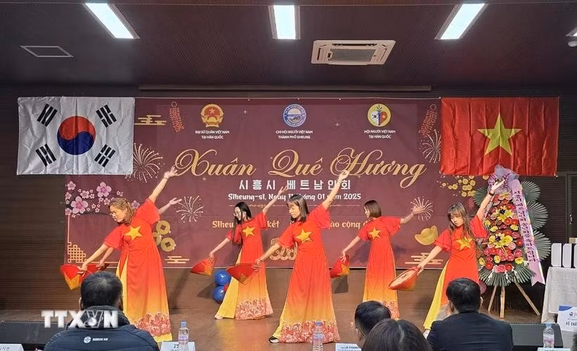 At the homeland spring festival in the Republic of Korea (Photo: VNA) 