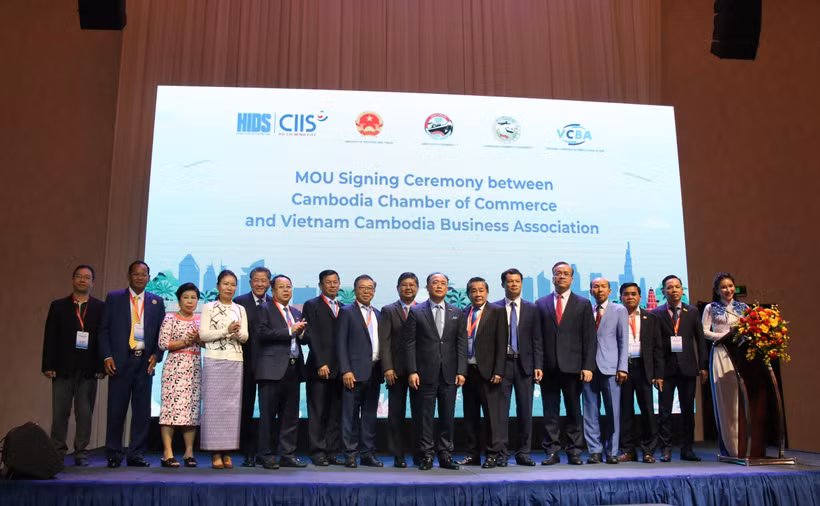 The Vietnam–Cambodia business connectivity conference held in Ho Chi Minh City on July 15 aims at boosting trade and investment between the two economies. (Photo: VNA)