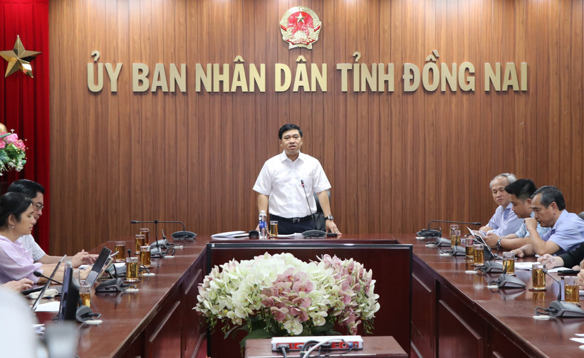 Vice Chairman of the Dong Nai provincial People’s Committee Ho Van Ha speaks at the working session with Construction Corporation No.1 on September 9. (Photo: VNA)