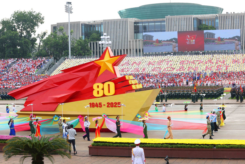 At the state-level rehearsal for the National Day parade in Hanoi (Photo: VNA)