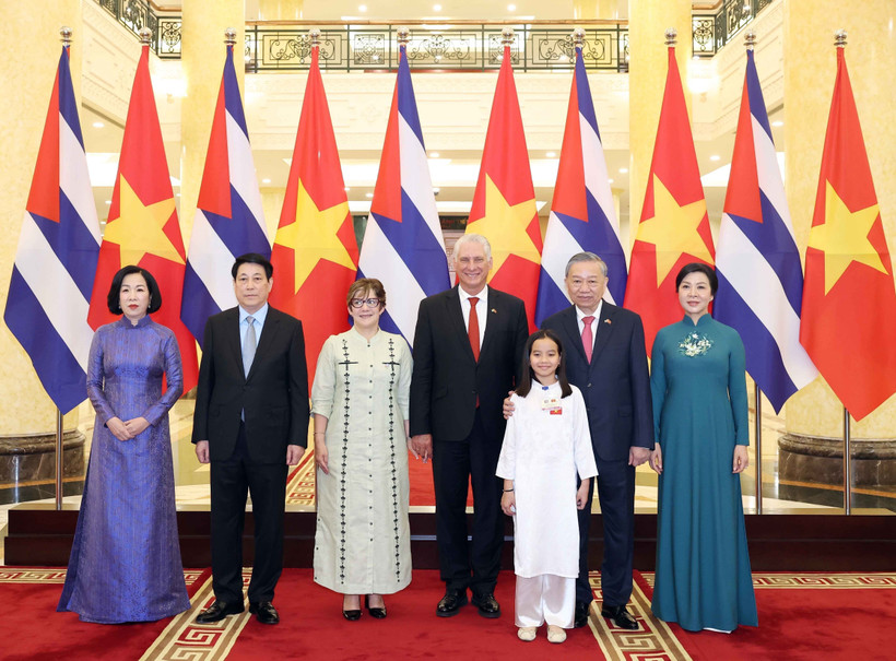 General Secretary of the Communist Party of Vietnam Central Committee To Lam, State President Luong Cuong, and their spouses jointly preside over a state banquet in Hanoi on September 1 in honour of First Secretary of the Communist Party of Cuba Central Committee and President of Cuba Miguel Díaz-Canel Bermúdez and his spouse Lis Cuesta Peraza, (Photo: VNA)