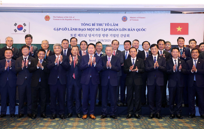 Party General Secretary To Lam and a high-ranking Vietnamese delegation meet with leaders, chairpersons and CEOs of major Korean conglomerates in Seoul on August 12. (Photo: VNA)