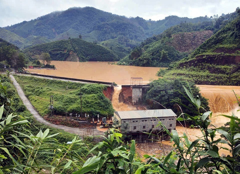 Bac Khe 1 hydropower dam collapses due to heavy rainfall. (Photo: VNA)