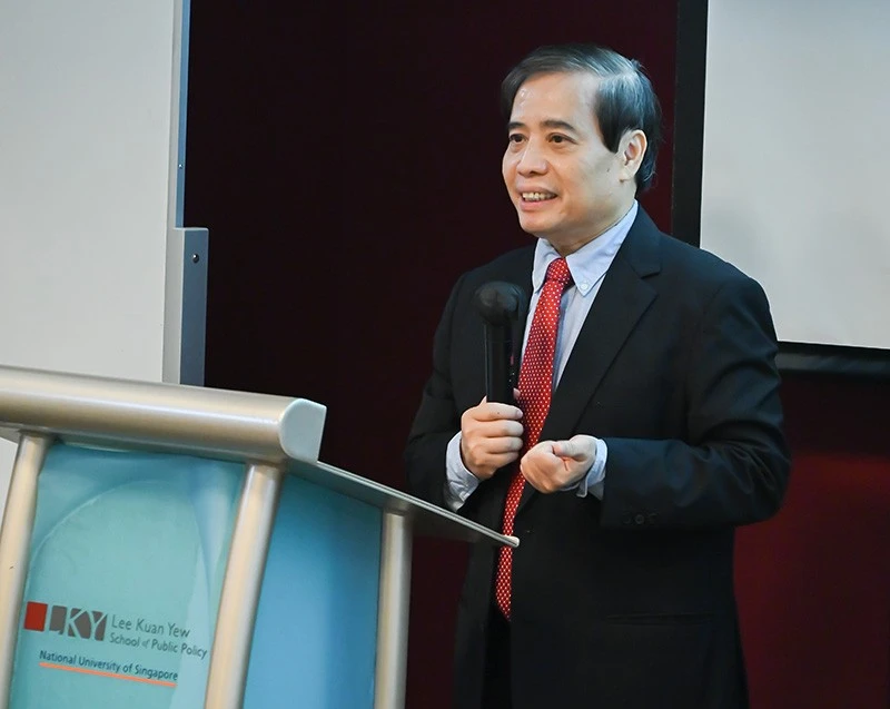 Professor Vu Minh Khuong from the Lee Kuan Yew School of Public Policy under the National University of Singapore (Photo: VNA)