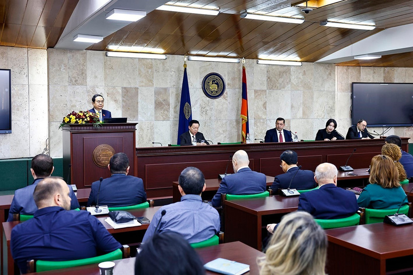National Assembly Chairman Tran Thanh Man delivers a speech at the Yerevan State University on April 4. (Photo: VNA)