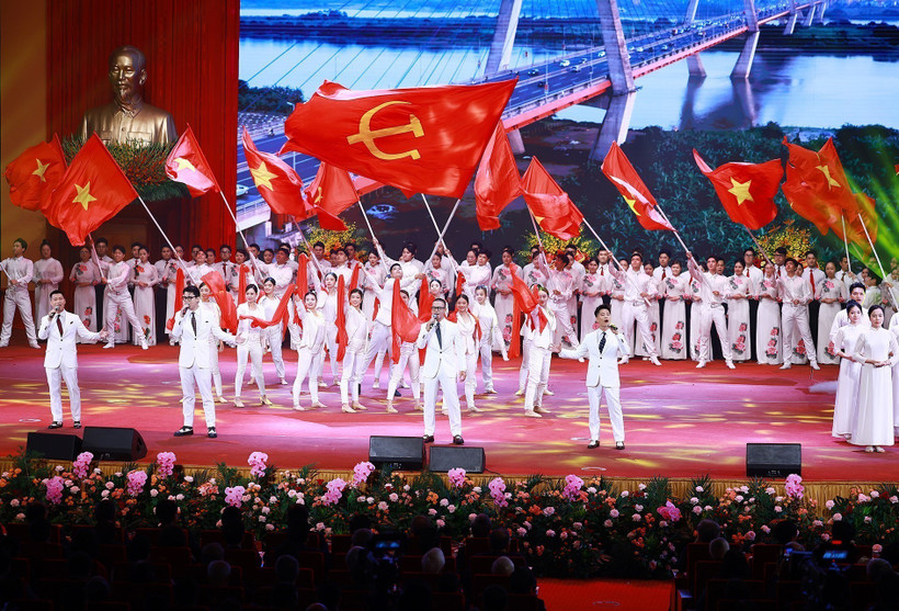 An art performance at the ceremony held in Hanoi on August 20 to celebrate the Government's 80th founding anniversary (Photo: VNA)
