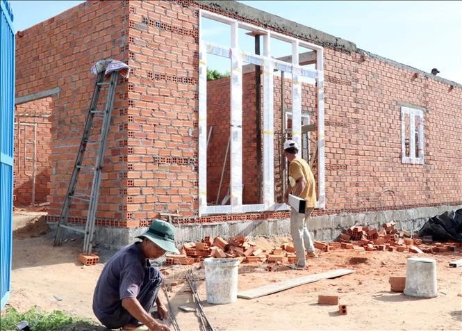 Workers build a house for a poor family in Thuan Nam district, Ninh Thuan province. (Photo: VNA)