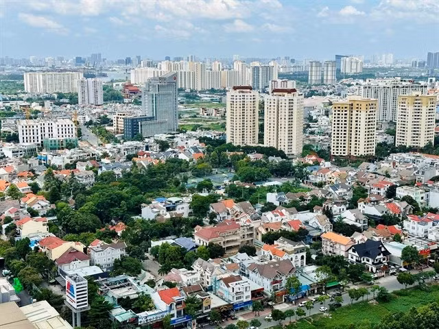 Real estate bonds issued from June-December are expected to be worth about 79.77 trillion VND. (Photo: chinhphu.vn)