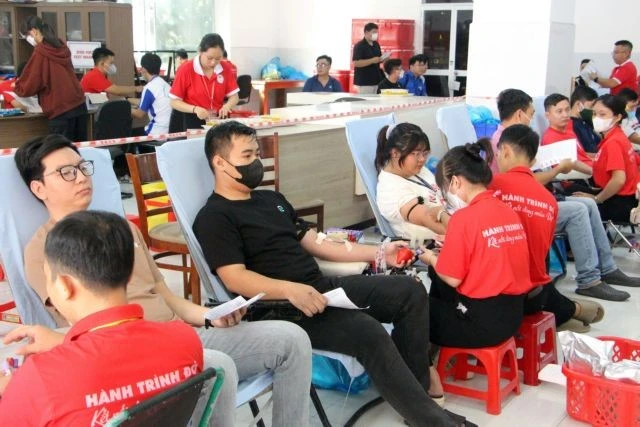 Volunteers participating in a blood donation campaign in June 2024. (Photo: VNA) 