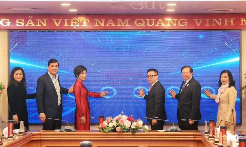 At the launching ceremony of the second Photo and Video Award “Technology with heart” in Hanoi on February 26 (Photo: VNA)