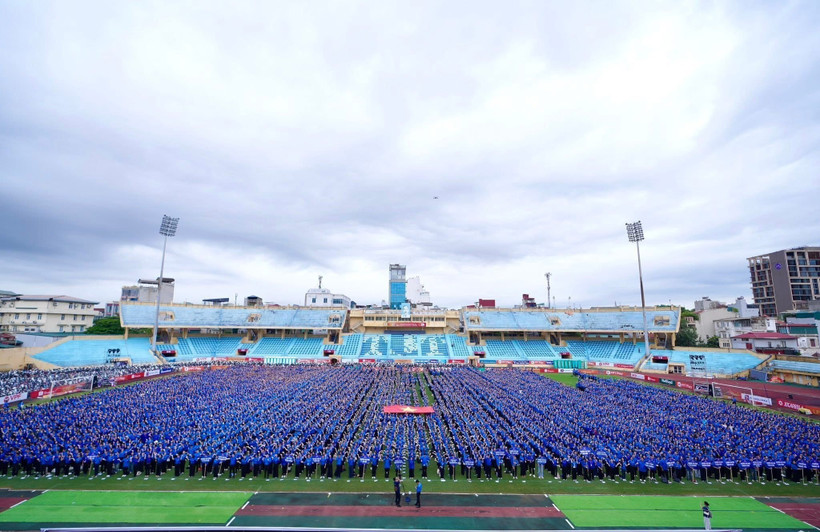 As many as 8,800 volunteers have been ready for the celebrations of the 80th anniversary of the August Revolution and National Day. (Photo: VNA)