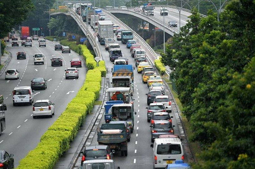 Singapore to end registration of new petrol vehicles by 2030