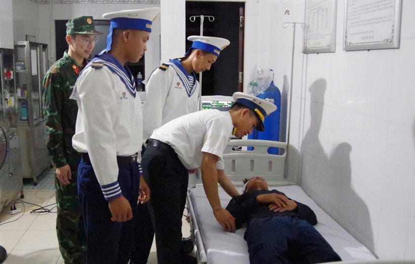 But receives medial care at the Truong Sa town medical centre. (Photo: VNA)