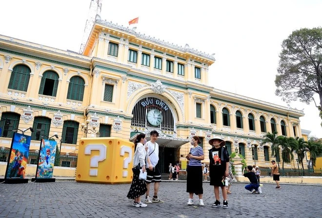 HCM City Post Office is a renowned tourist attraction, drawing crowds of visitors. (Photo: VNA)