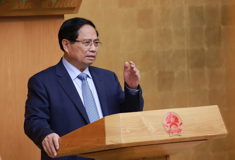 Prime Minister Pham Minh Chinh speaks at the Government's meeting on reviewing and removing bottlenecks for the implementation of the two-tier local government model on October 1. (Photo: VNA)