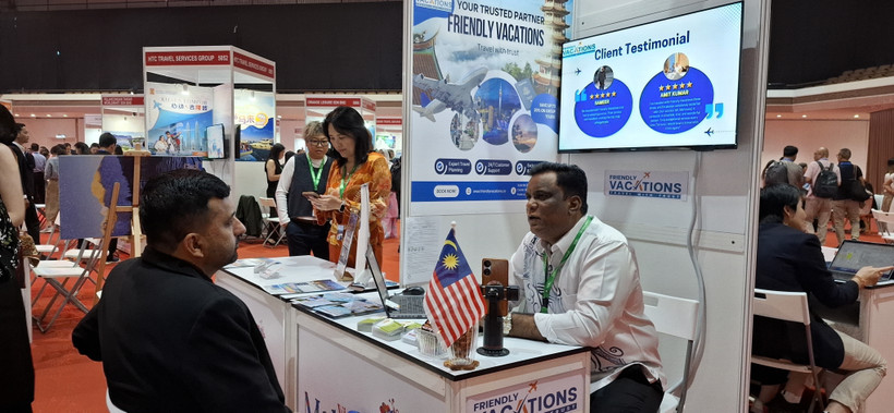 At the Global Travel Meet 2025 business conference in Kuala Lumpur on October 1 (Photo: VNA)