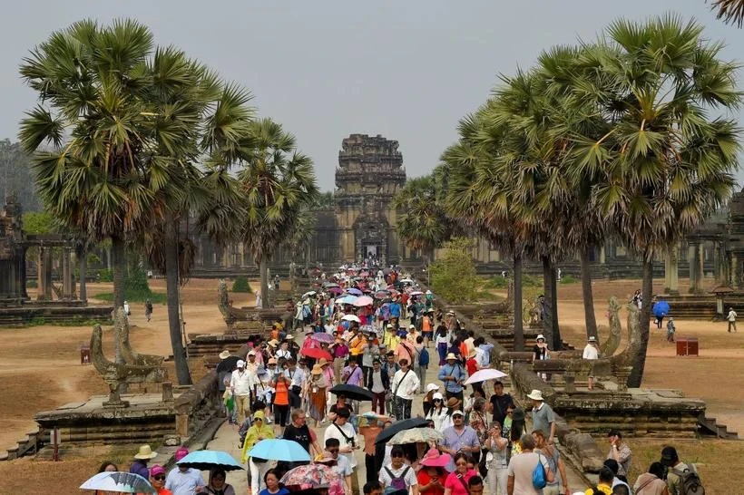 Cambodian's reduction of e-visa fees aims to attract more tourists and investors. (Photo: AFP/VNA)