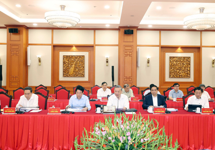 Party General Secretary To Lam presides over the working session between the Politburo and the Standing Board of the Party Committee of the Central Party Agencies on September 9. (Photo: VNA)