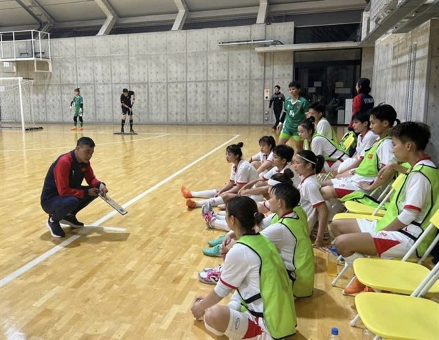 Coach Nguyen Dinh Hoang and his players during their training camp in Japan, part of their preparations for the AFC Women’s Futsal Asian Cup 2025. (Photo courtesy of VFF) 