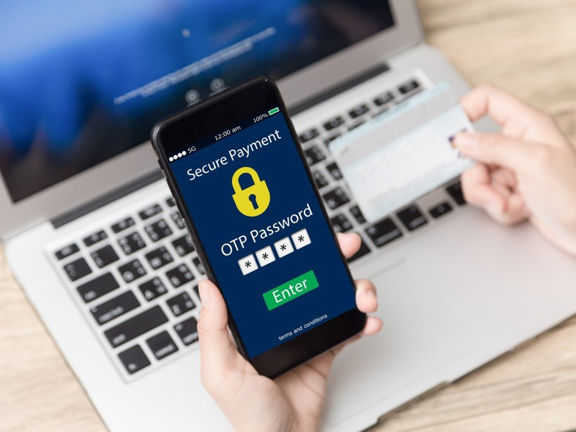 The State Bank of Vietnam has cleaned up 154 million bank accounts and flagged nearly 300,000 customers for suspected fraud. (Photo: VNA)