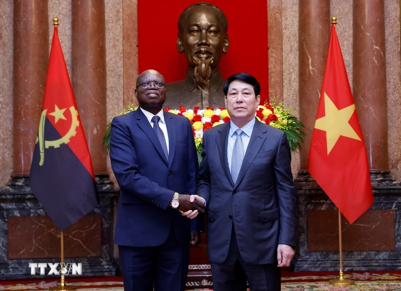 President Luong Cuong (R) receives Angolan Ambassador to Vietnam Fernando Miguel in April 2025. (Photo: VNA)