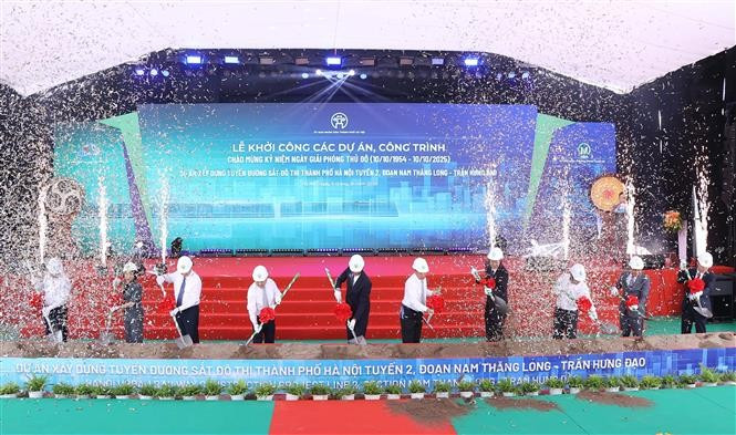 At the ground-breaking ceremony for Hanoi's Nam Thang Long - Tran Hung Dao metro line (Photo: VNA)