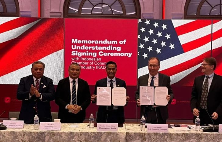 The Kadin strengthens bilateral economic synergy with the US Chamber of Commerce through the signing of a memorandum of understanding. (Photo: Antara)
