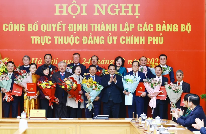 At the conference to announce the decisions of the Government's Party Committee on the establishment of the 15 new Party organisations in Hanoi on February 24. (Photo: VNA)