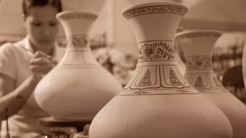 Bat Trang ceramic products not only serve people in their daily life, but also have high aesthetic value thanks to the amazing craftsmanship and artisans' creativity. (Photo: nhandan.vn)