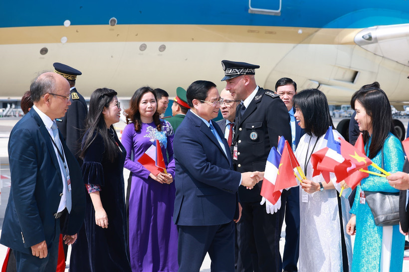 PM Pham Minh Chinh arrives in Nice city on June 7. (Photo: VNA)