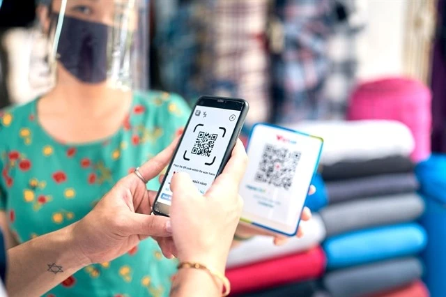 A shopper uses VietQR, a non-cash payment method developed by Napas. (Photo courtesy of Napas)