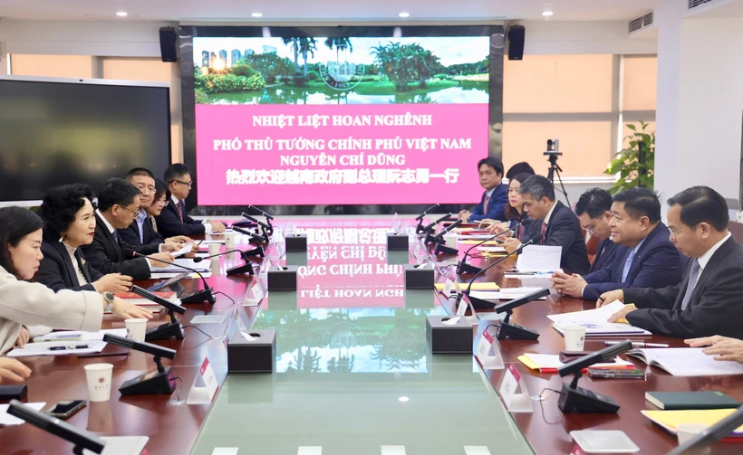 Vietnamese Deputy Prime Minister Nguyen Chi Dung pays a working trip to Guangdong province’s Shenzhen city on March 18 and 19. (Photo: VGP)