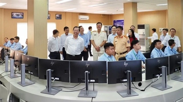 Chairman of HCM City's People's Committee Phan Van Mai visits the city Urban Traffic Management Centre on January 25. (Photo: www.sggp.org.vn)