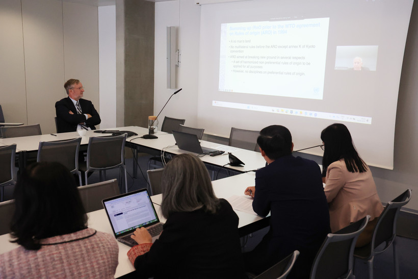 An expert from the Advisory Centre on WTO Law shares his insights on the rules of origin. (Photo: VNA)