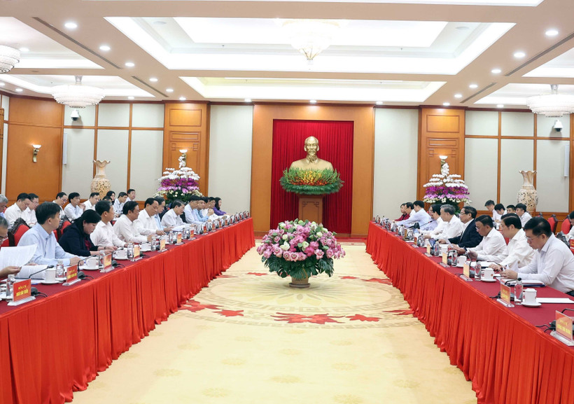 At the Politburo's working session with the Standing Board of the National Assembly (NA) Party Committee on September 11 (Photo: VNA)