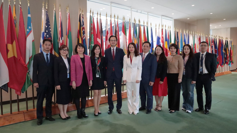 The Vietnamese delegation attends the voting session. (Photo: VNA) 