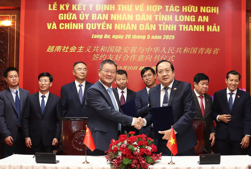 Long An province and China’s Qinghai sign a Letter of Intent on May 20 to establish their friendship ties. (Photo: VNA)