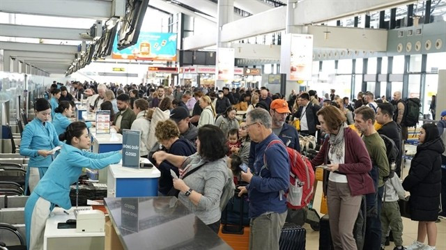 The Hanoi - HCM City route alone will see 1,261 flights – an 8% increase in flight numbers. (Photo: Noi Bai International Airport)