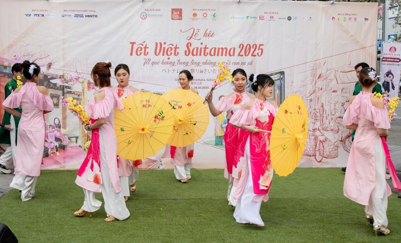 A performance at the first-ever Vietnamese Tet festival in Omiya city, Saitama prefecture of Japan (Photo: VNA)