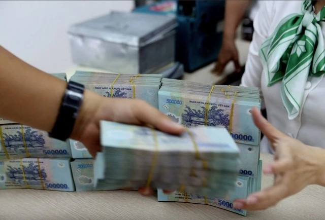 As of the end of March, nearly two million households and individual business owners nationwide were still paying taxes under the lump-sum method. (Photo: VNA)