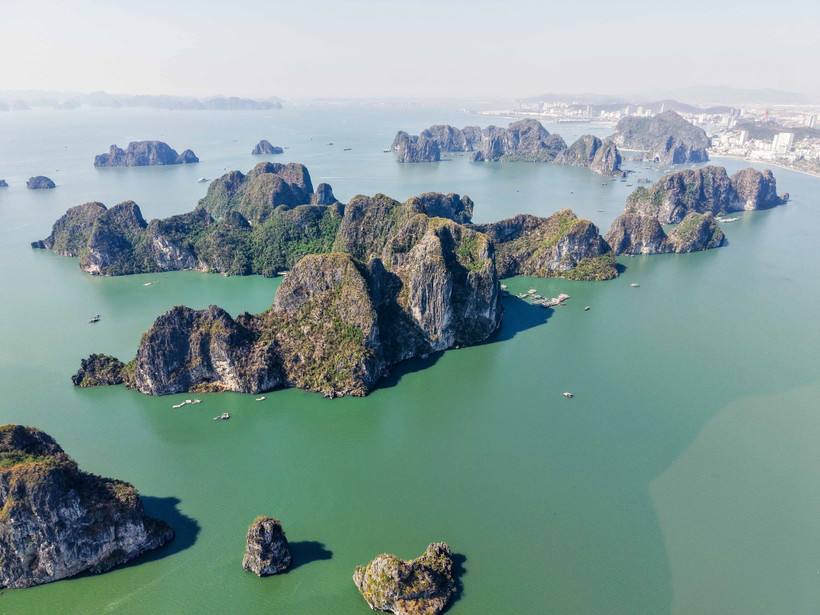 Ha Long Bay boasts stunning scenery. (Photo: VNA)