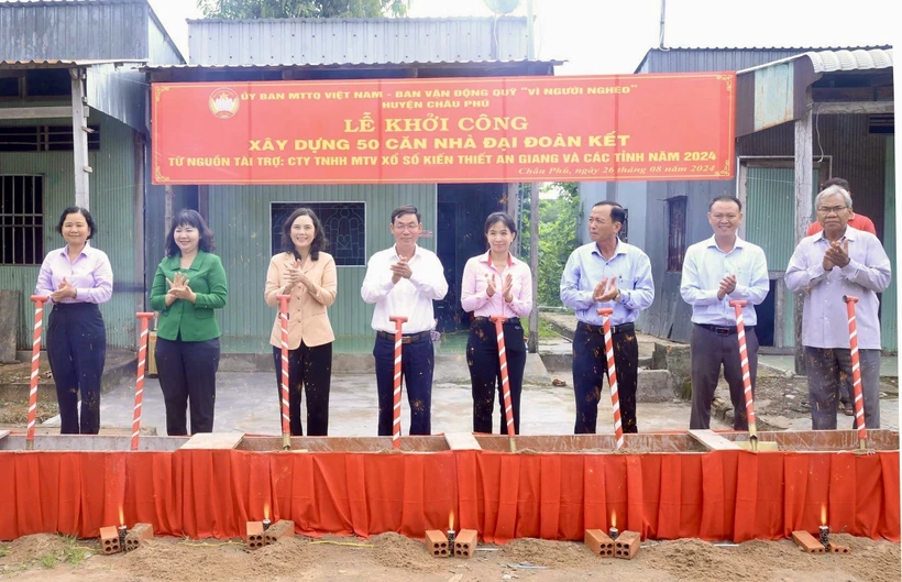 An Giang province breaks ground on a project to do away with substandard houses. (Photo: VNA)