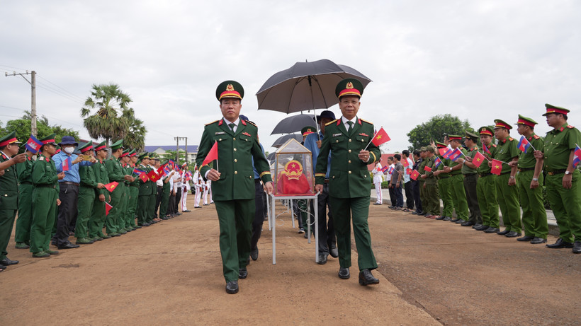 The fallen soldiers' remains are repartriated from Cambodia. (Photo: VNA)